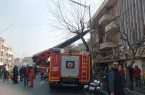 حریق یک ساختمان تجاری در خیابان انقلاب