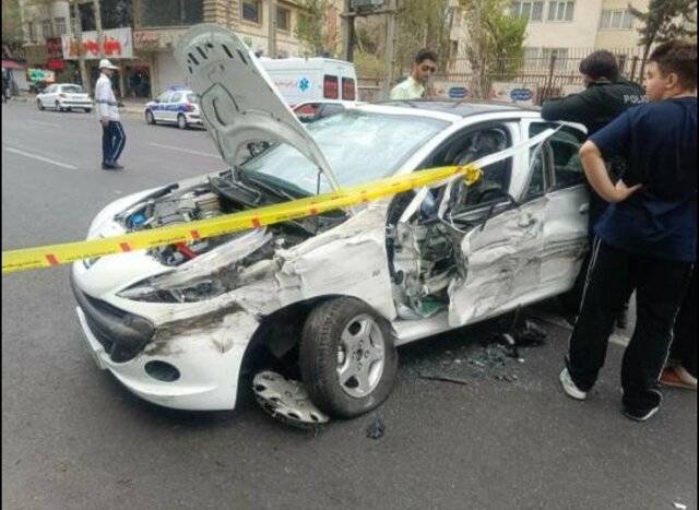 واژگونی خودرو ۲۰۶ در خیابان فردوسی حادثه ساز شد