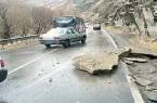 ۲ مصدوم در پی سقوط سنگ در جاده کندوان
