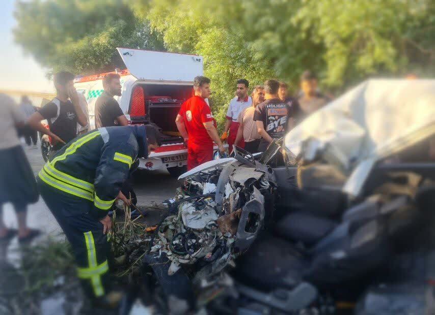 مرگ ۲ سرنشین پراید زیر چرخهای کامیون