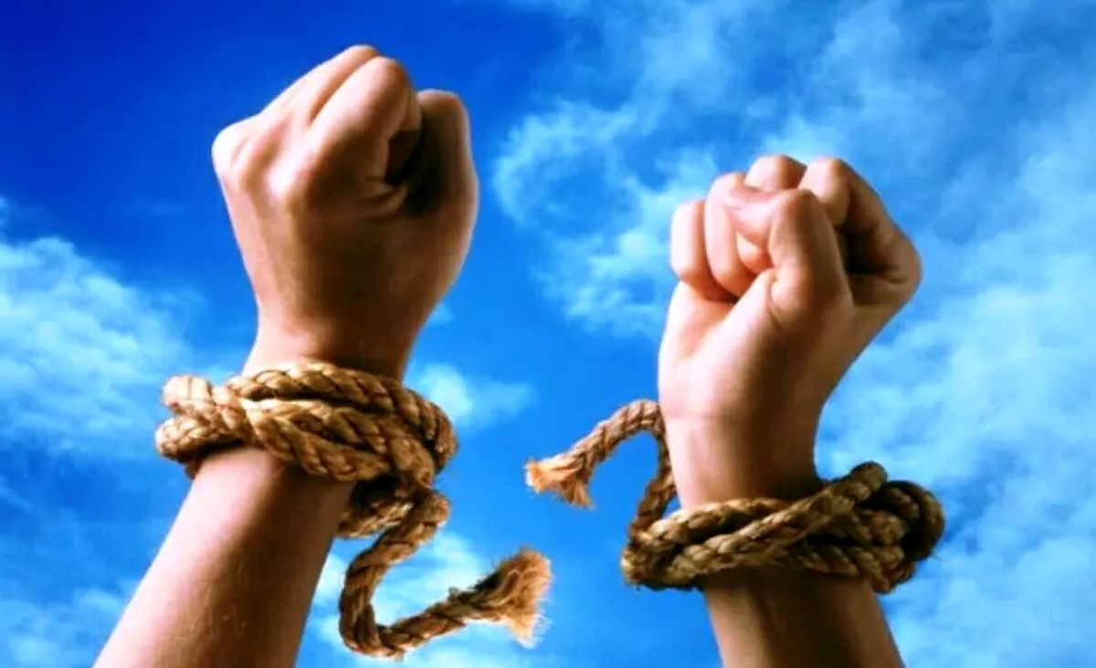 قاتل به شکرانه رهایی از قصاص ۱۰ زندانی را آزاد کرد