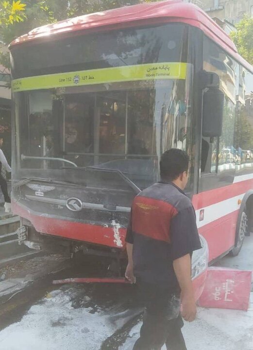 ۶ زخمی در تصادف اتوبوس بدون راننده