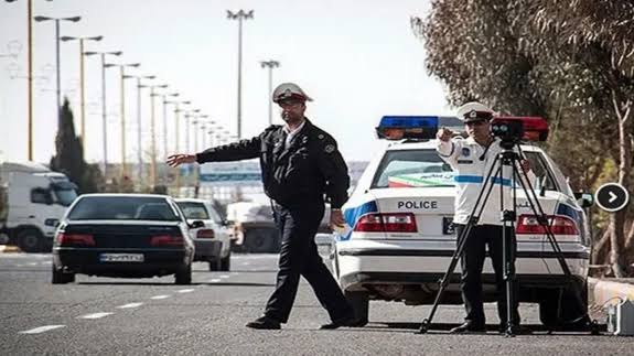 کامیونت میلیاردی با راننده بدون گواهبنامه معتبر در آزادراه تهران_قم توقیف شد/۴۹ میلیون تومان خلافی رویدست مالک